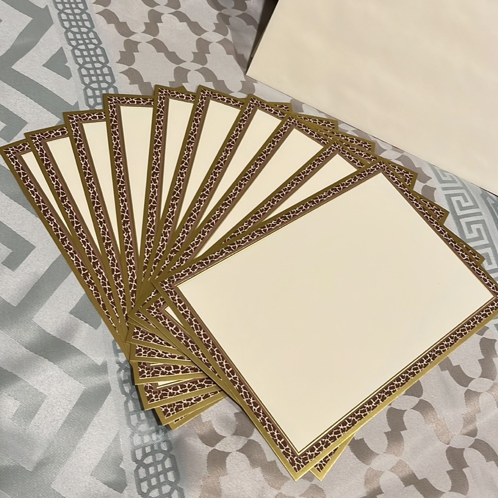10 Giraffe design implantable invitations or correspondence cards - New in Box
